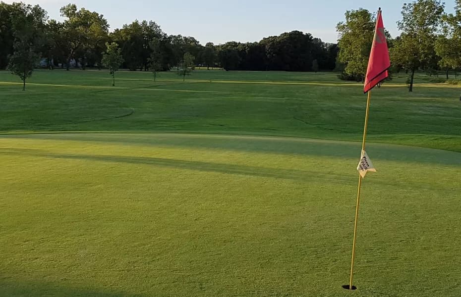 Assiniboine Golf Club — photo 2