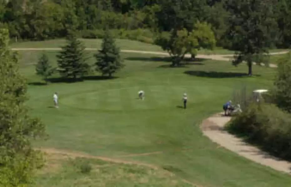 Deloraine Golf & Country Club — golf in Manitoba