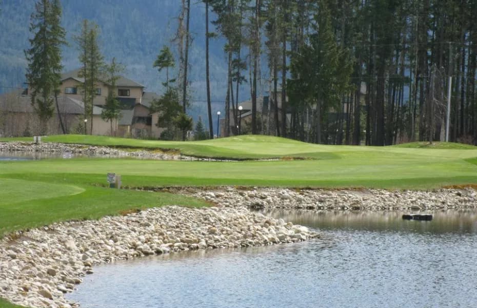 Mabel Lake Golf & Country Club — photo 2