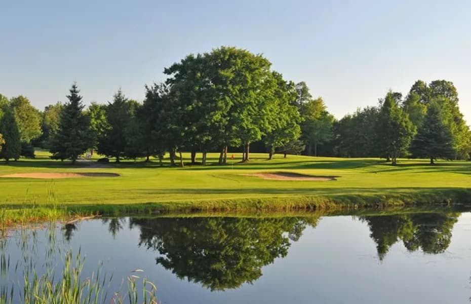 Metcalfe Golf Club - 18 hole golf course