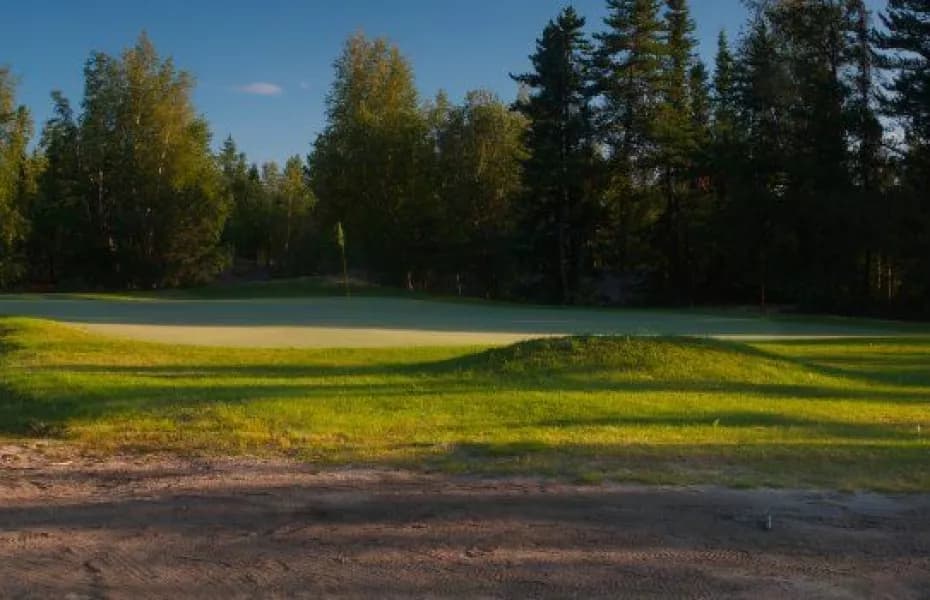 Yellowknife Golf Club — photo 3