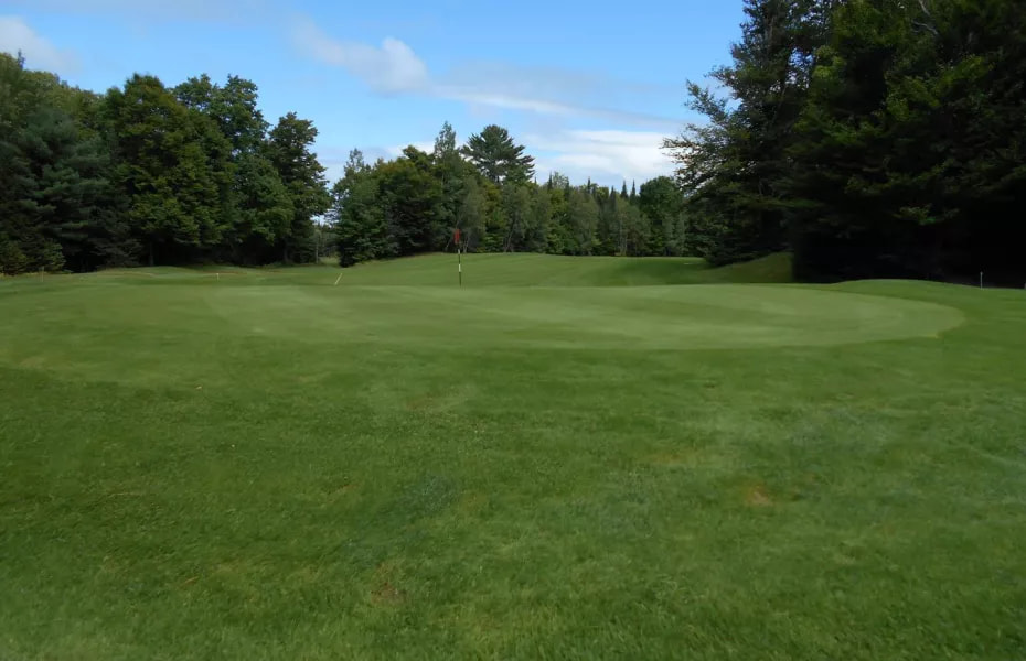 Pins (Club de golf des) golf course