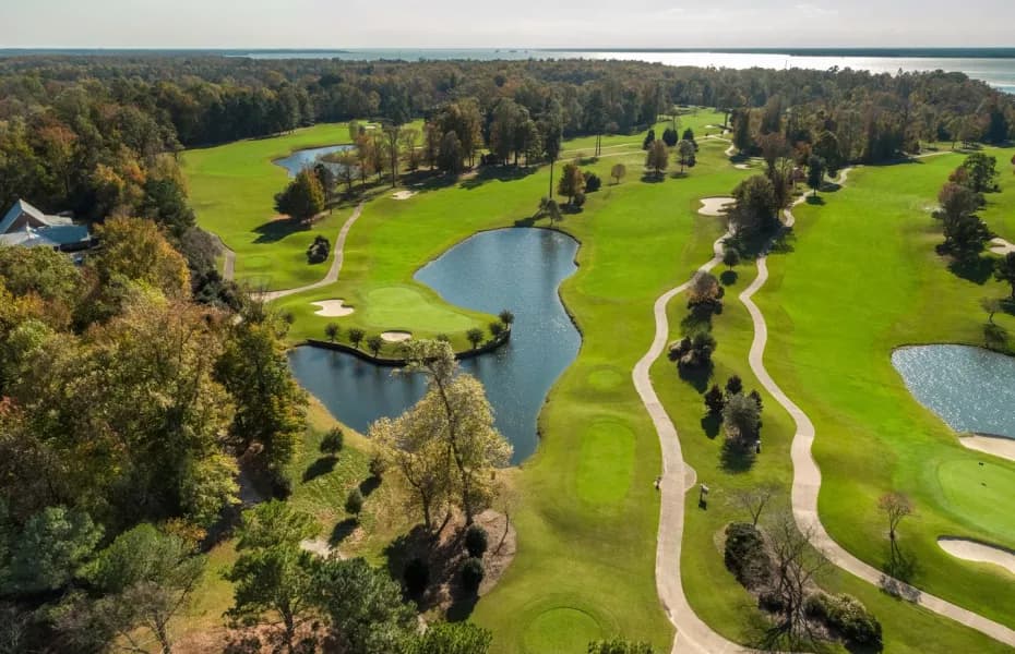 Kingsmill Resort golf course in 1010 Kingsmill Rd, Williamsburg, VA 23185, USA